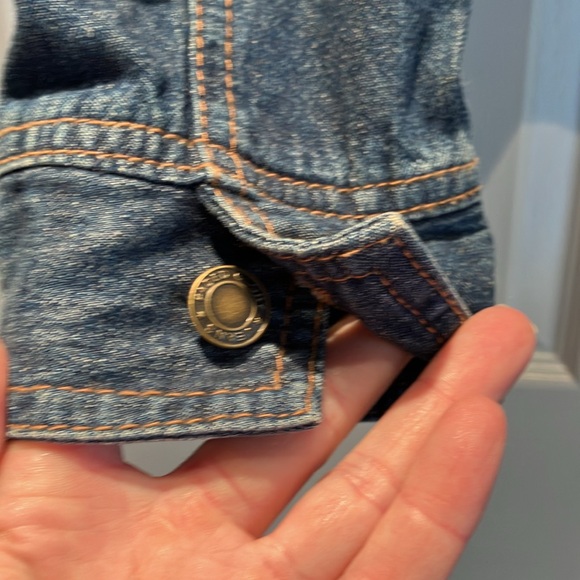 Faded glory cropped jean jacket size large. Dark wash. Perfect condition. - Picture 4 of 4